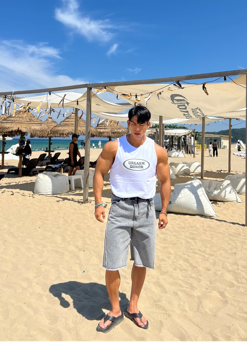 2A0BD844-FD8F-4ABB-A69A-66A570771F2F