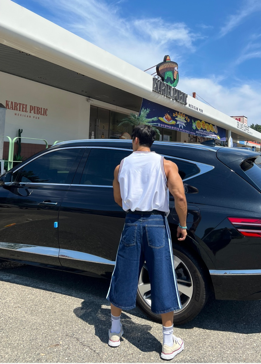 EE0B18DE-97FB-4A47-94CC-5847625574AC