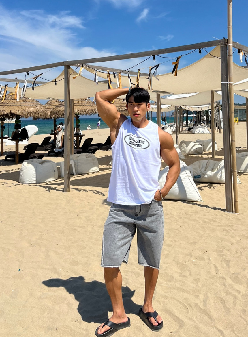 C621BCBB-7FE8-438B-A8C2-1C07B3C0E419