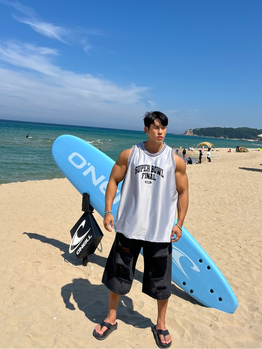 DA9D1B09-666F-4044-8638-FC5123B9E285