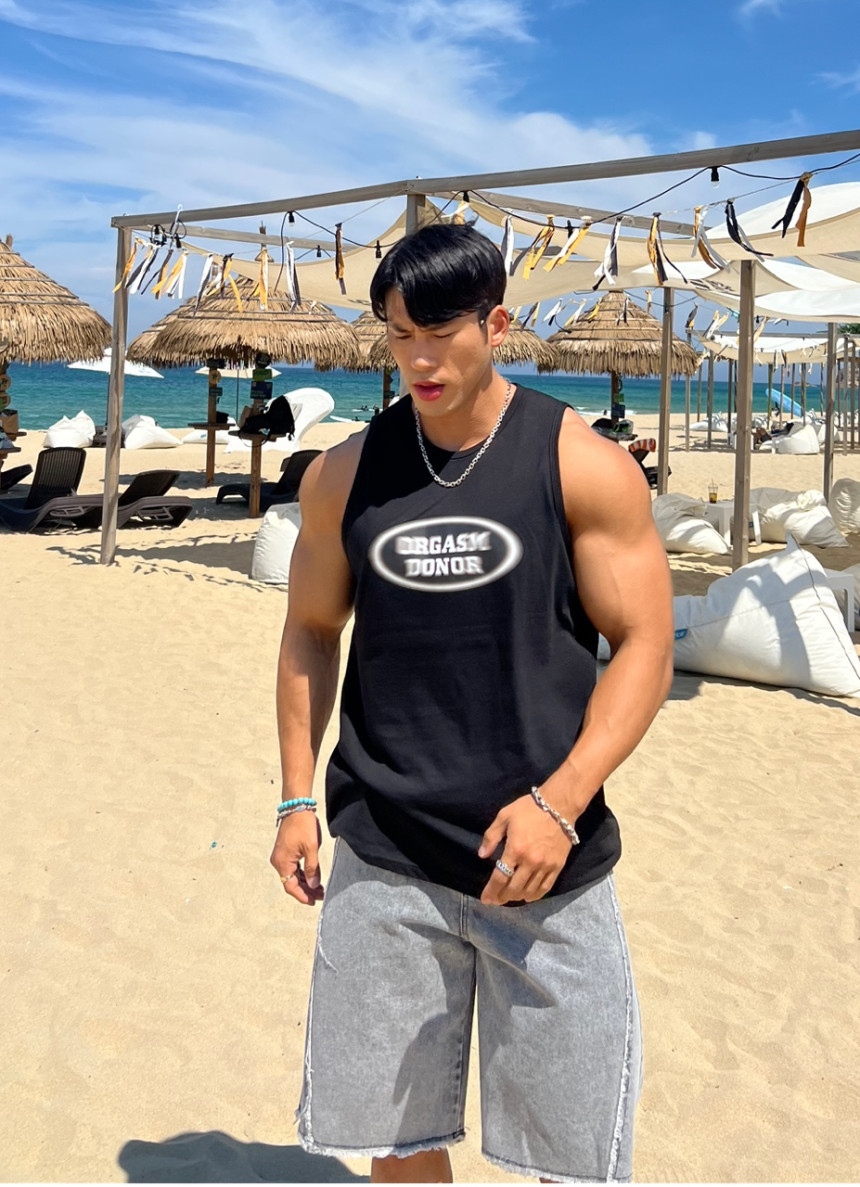 EB1F8E7E-F881-40B5-8447-2837D48B81B8