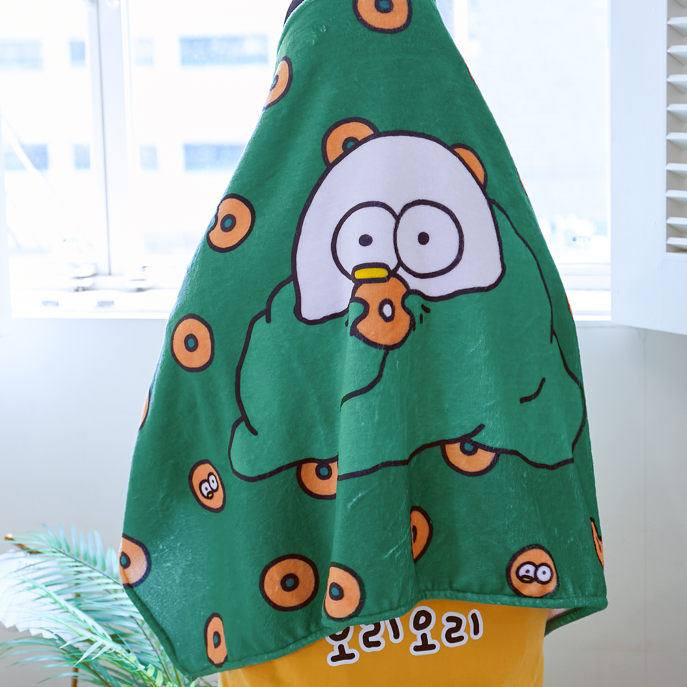 도넛 먹는 삐뚤이 극세사 무릎 담요 입삐뚤오리 굿즈