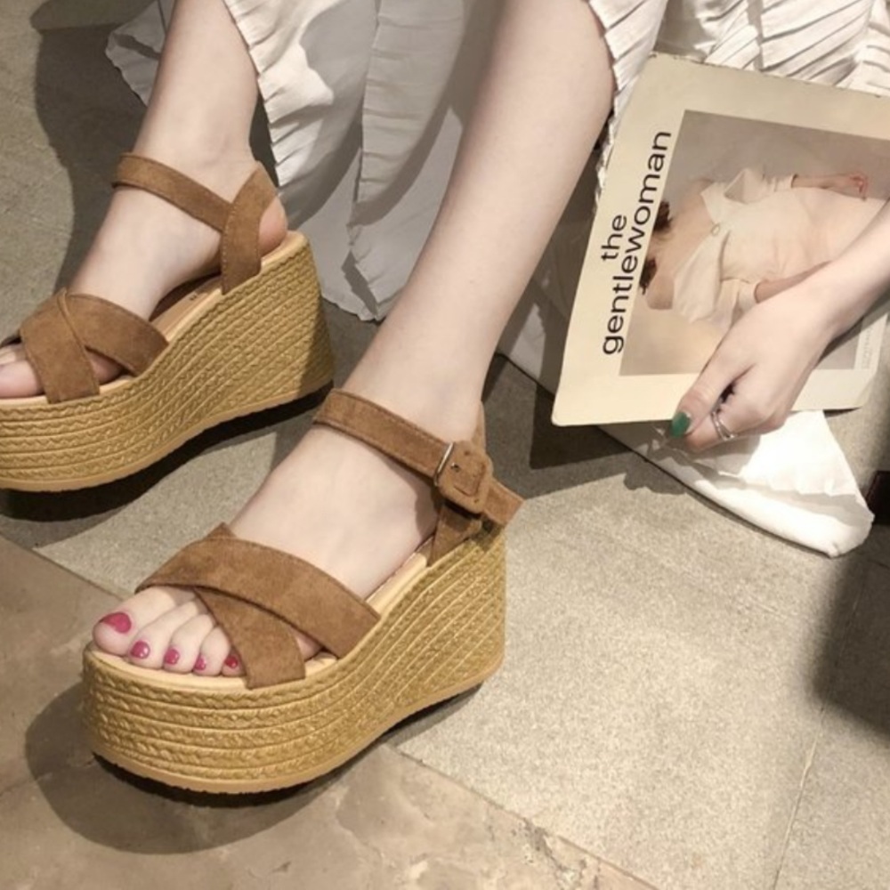 스웨이드 통굽 웨지힐 스트랩 키높이 에스파듀 웨딩슈즈 플랫폼 하이힐 캐주얼 3컬러 9CM - 상품 이미지
