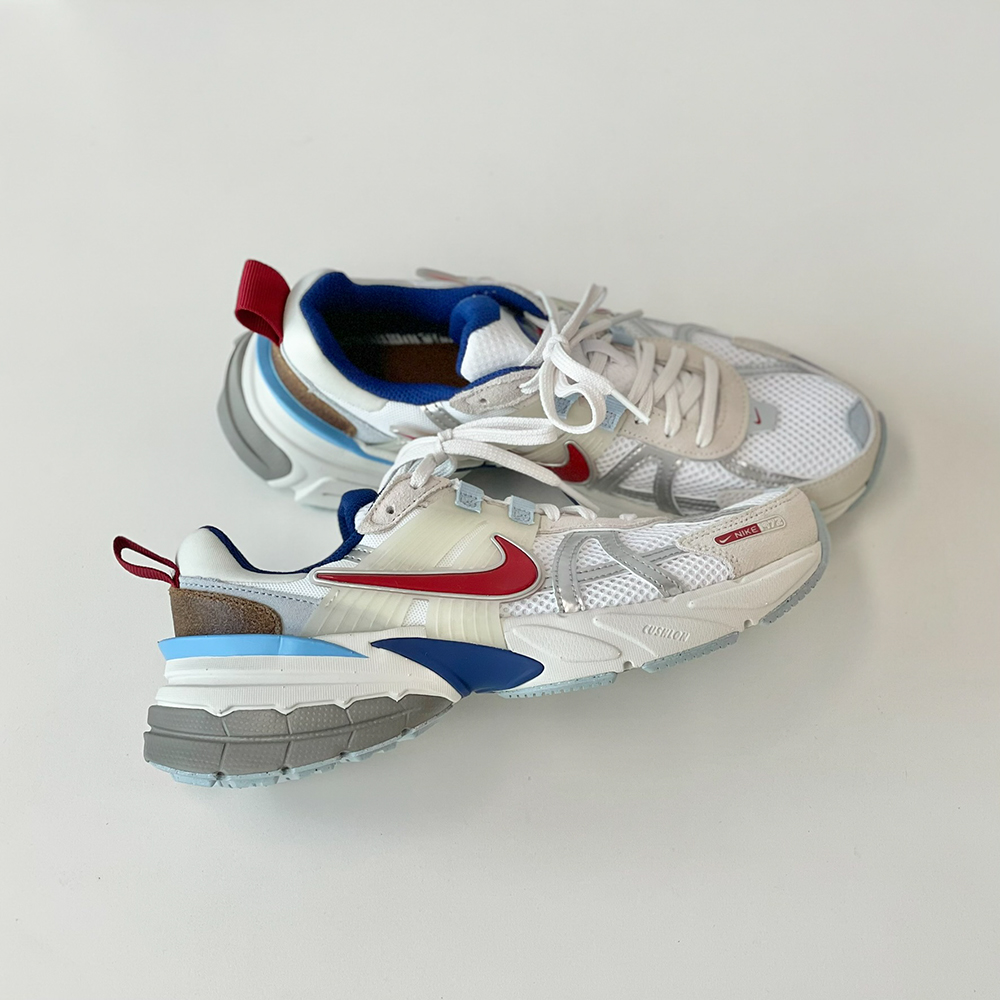 Nike 브이투케이 런 바시티레드 딥블루 실버 우먼스 이미지 8