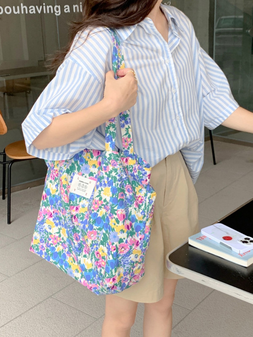 놀아주는 여자 5화 한선화 고은하 에코백 가방 플라워 데일리 의상 옷 패션 - 상세 이미지 4