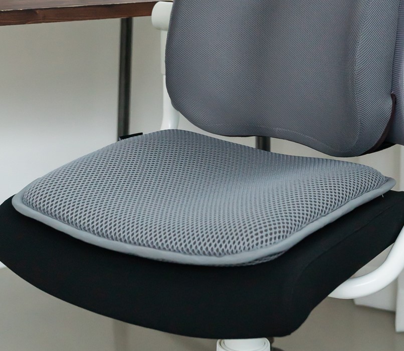 바디연구소 쿨방석 여름 시원한 통풍 의자방석 수험생 사무실 직장인 43cm