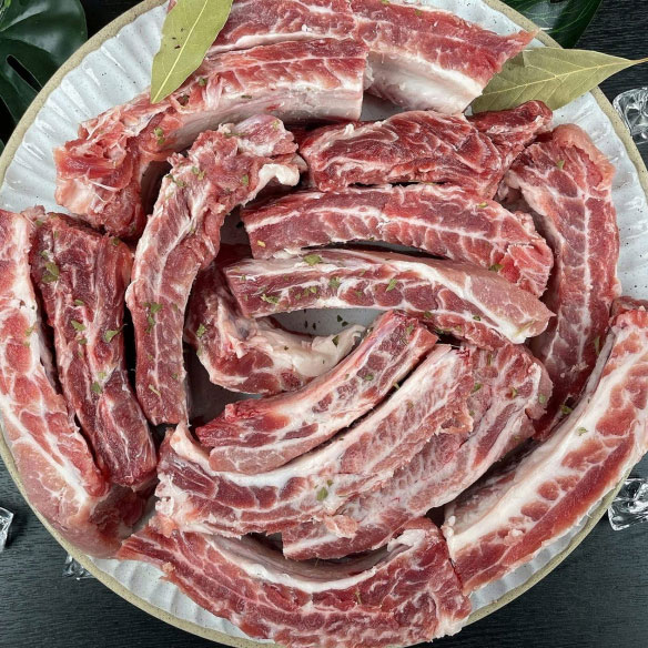 살코기 가득한 국내산 한돈 등갈비 찜용/구이용 1kg 로인립 구이 바베큐 캠핑고기 쪽갈비