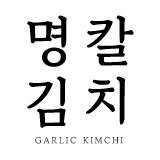 명동칼국수김치 스토어 로고