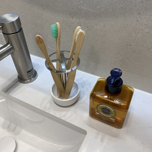 스텐 칫솔 꽂이 스탠드 칫솔 걸이 홀더 4구 면도기 거치대 걸이 비치형