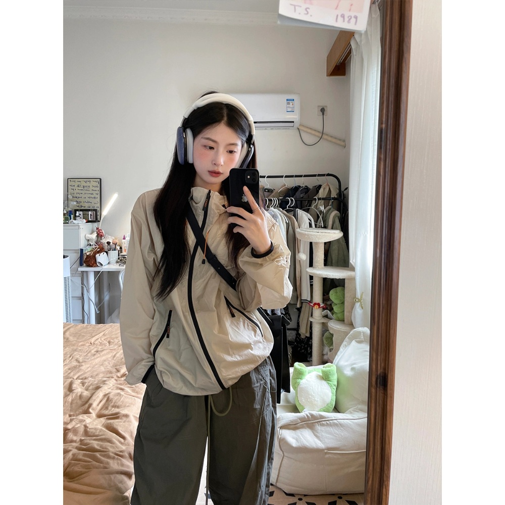 이제 혼자다 1회 조윤희 바람막이 자켓 등산복 운동복 의상 옷 패션 - 상세 이미지 2