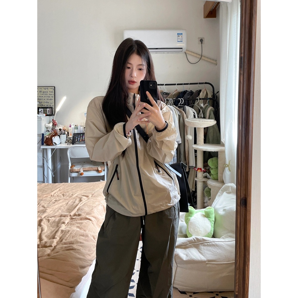 이제 혼자다 1회 조윤희 바람막이 자켓 등산복 운동복 의상 옷 패션 - 상세 이미지 4