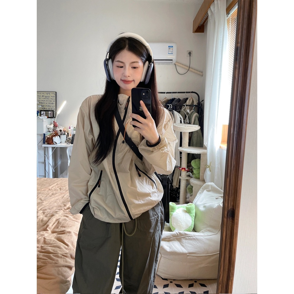 이제 혼자다 1회 조윤희 바람막이 자켓 등산복 운동복 의상 옷 패션 - 상세 이미지 5