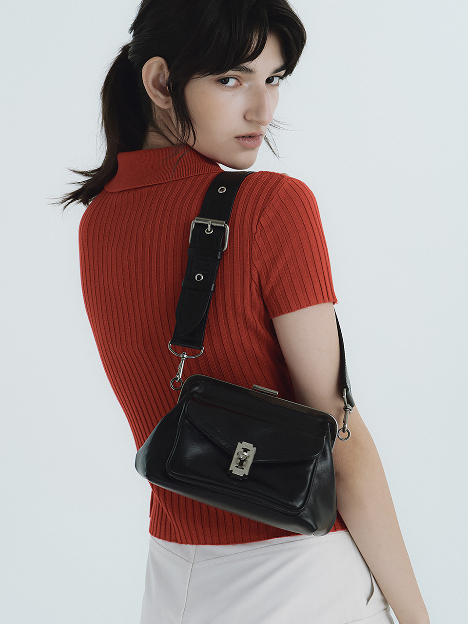 [vunque]Occam Doux Cargo Frame Shoulder S (오캄 두 카고 프레임 숄더 스몰) Black : vunque