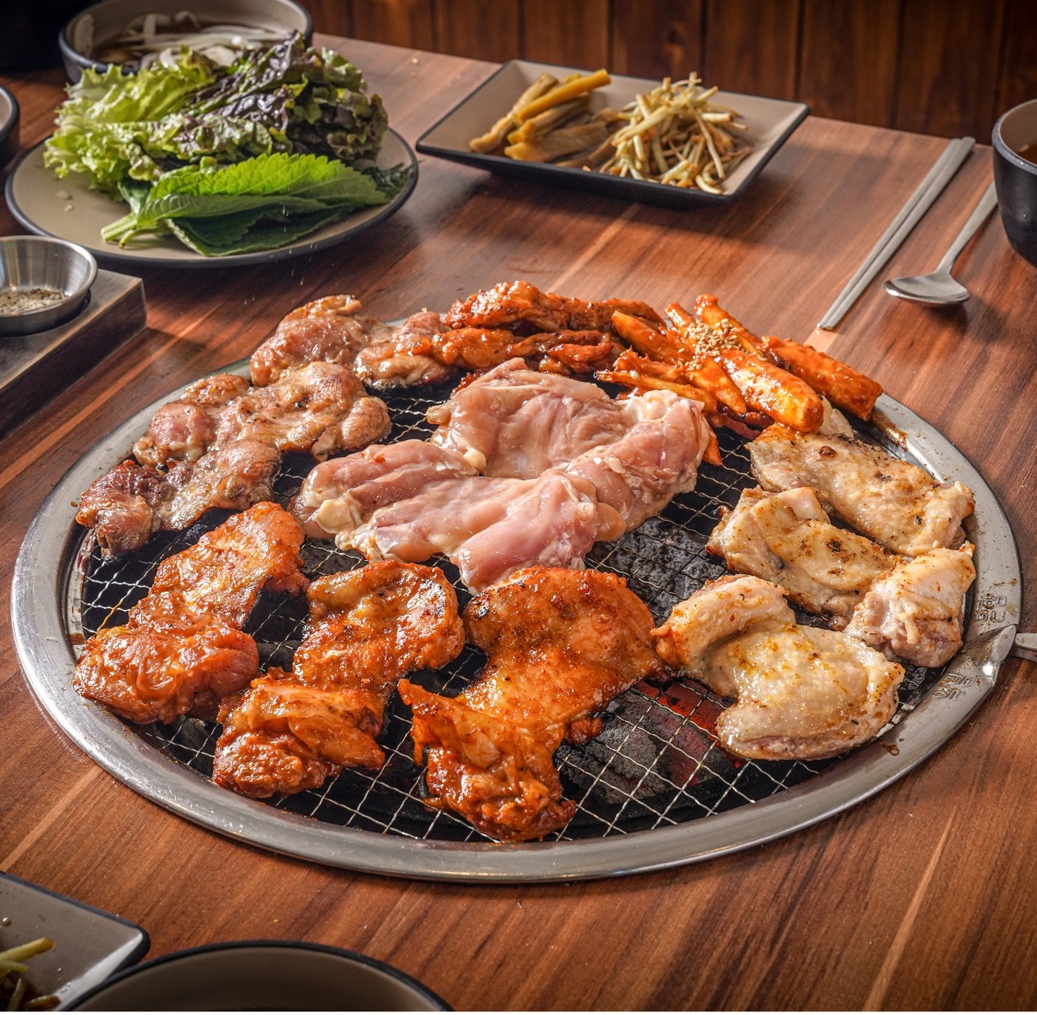 통나무집닭갈비 춘천 숯불 닭갈비 밀키트 택배 홈파티 캠핑요리 양념 간편 음식 넓적다리 통살 소금맛, 간장맛, 고추장맛