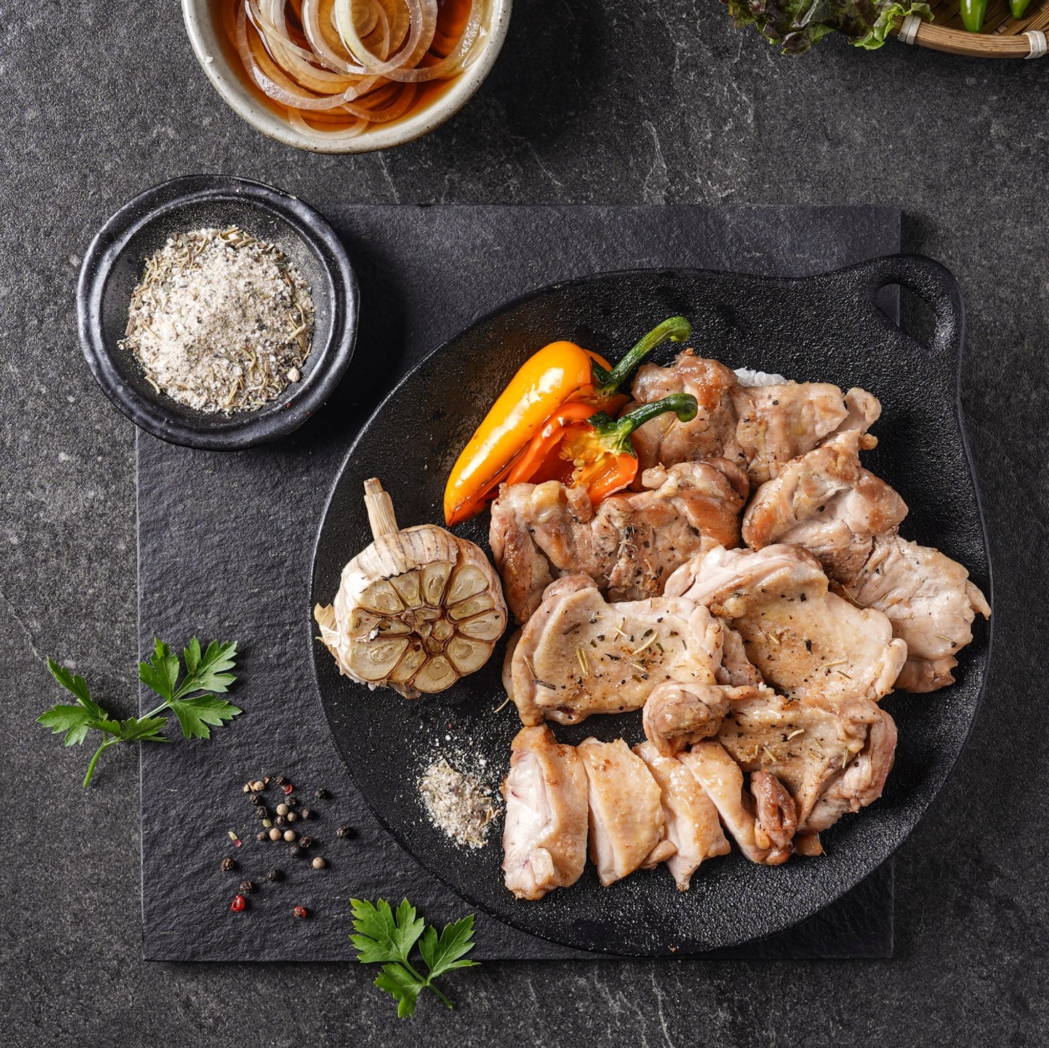 통나무집닭갈비 춘천 숯불 닭갈비 밀키트 택배 홈파티 캠핑요리 양념 간편 음식 넓적다리 통살 소금맛, 간장맛, 고추장맛