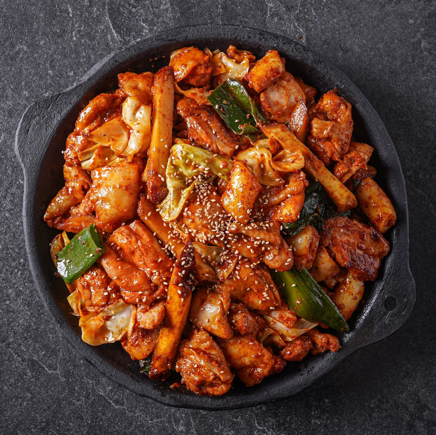 통나무집닭갈비 춘천 닭갈비 밀키트 택배 홈파티 캠핑요리 캠핑음식 넓적다리 양념 야채 세트