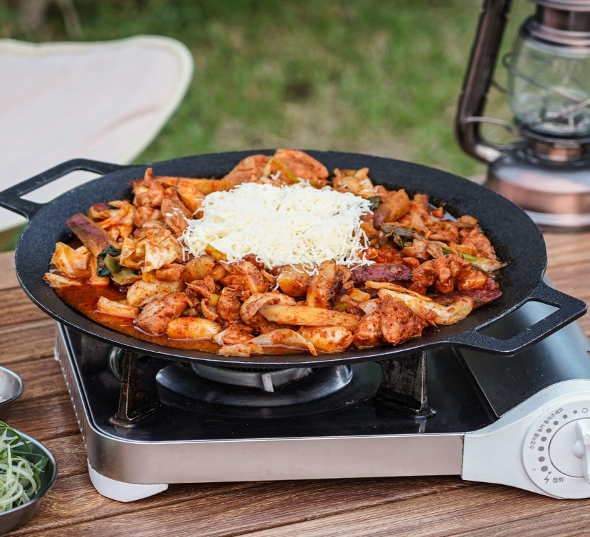 통나무집닭갈비 춘천 닭갈비 밀키트 택배 홈파티 캠핑요리 캠핑음식 넓적다리 양념 야채 세트 사진 3