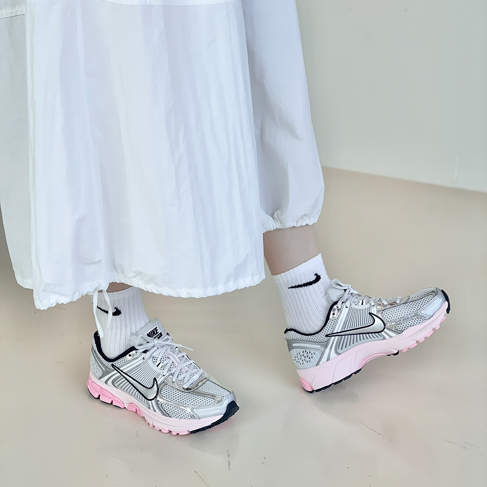 나이키 에어 줌 보메로 5 실버 파우더 핑크 우먼스 - 상세 이미지 2