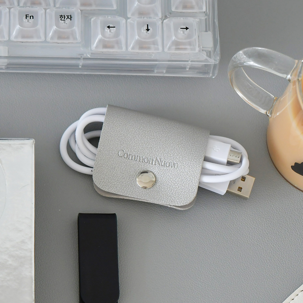 케이블홀더 컴퓨터 충천기 책상 선정리 케이블타이홀더