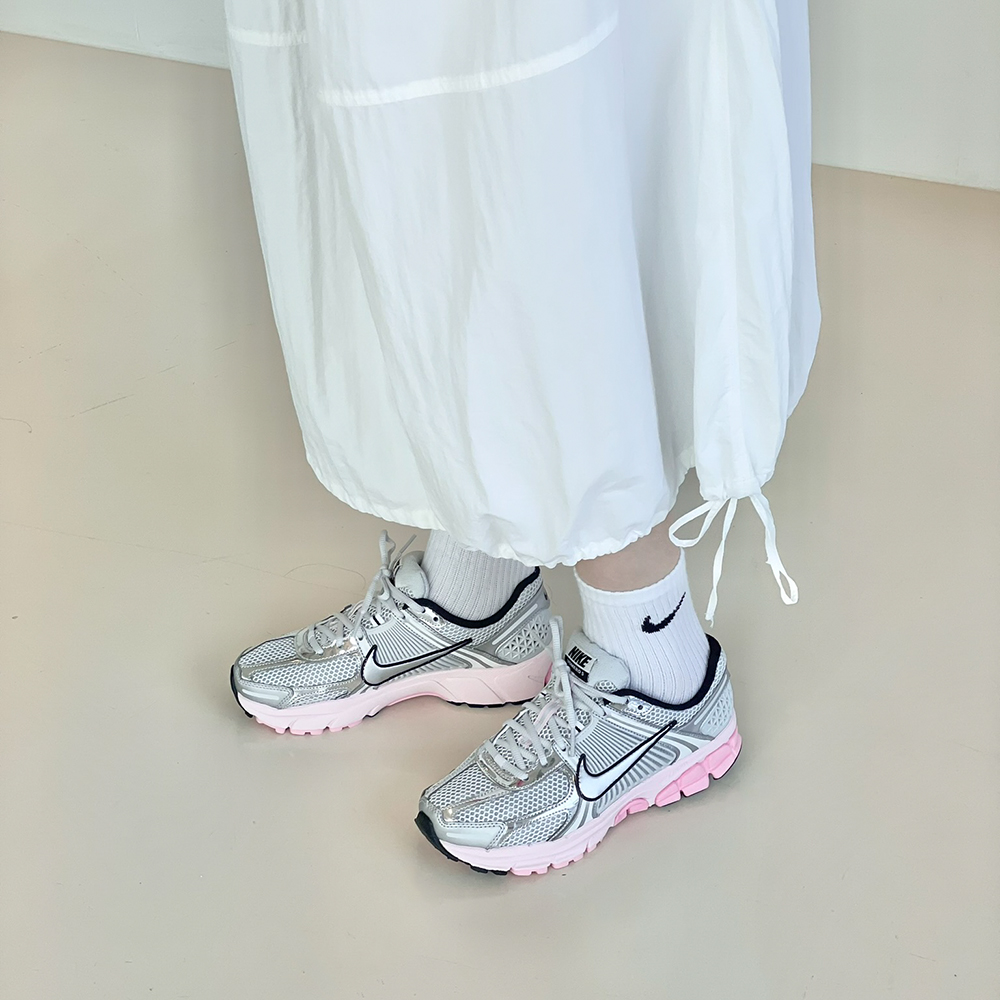 나이키 에어 줌 보메로 5 실버 파우더 핑크 우먼스 이미지 6