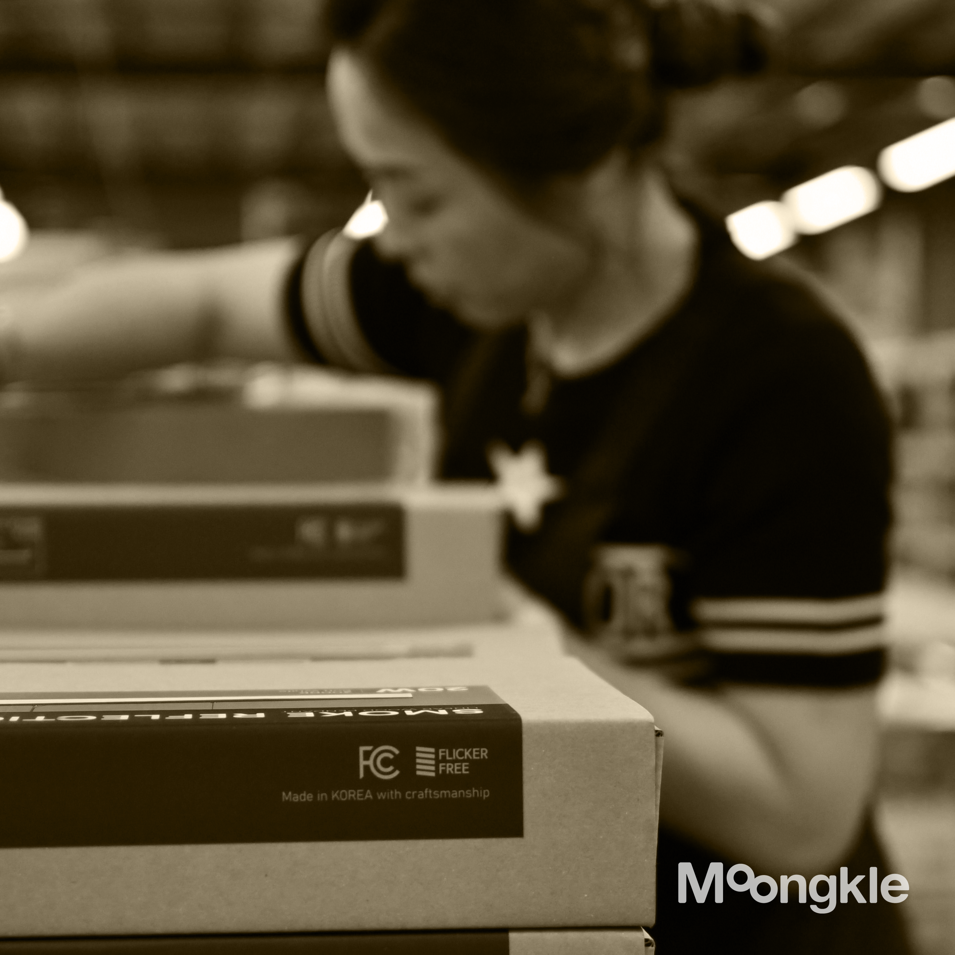 뭉클조명 스토어 로고