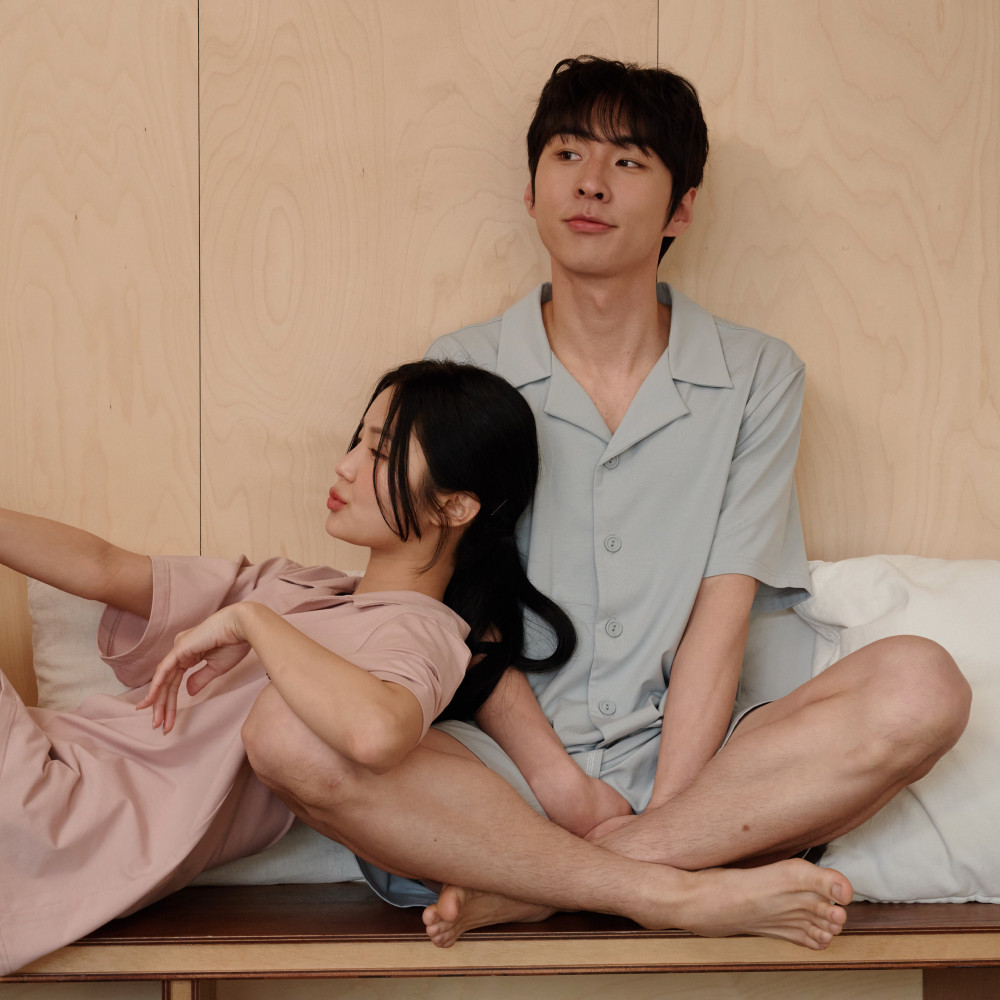 [슈퍼적립] 미언더 컴피 파자마 세트 카라 홈웨어 커플 잠옷세트