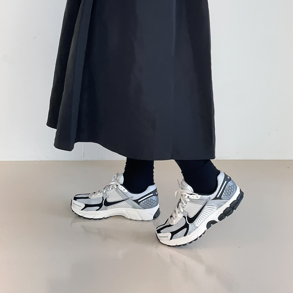 나이키 에어 줌보메로 5 갤럭시 실버 W - 상세 이미지 3
