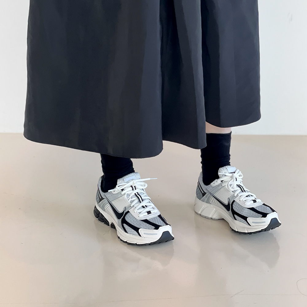 나이키 에어 줌보메로 5 갤럭시 실버 W 이미지 6