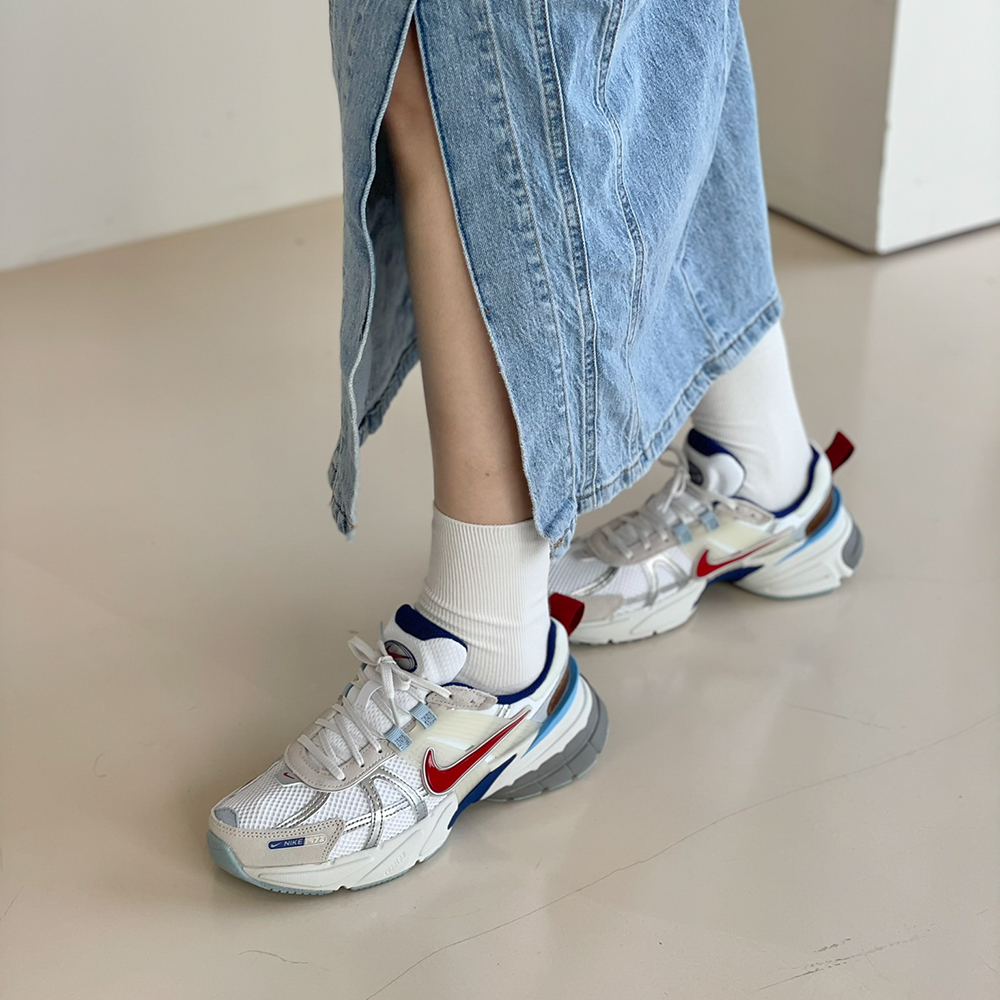 Nike 브이투케이 런 바시티레드 딥블루 실버 우먼스