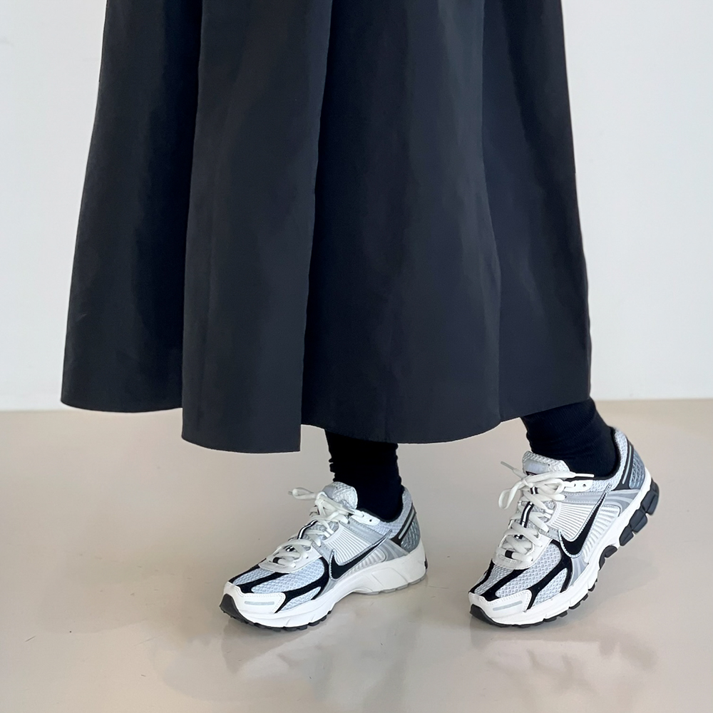 나이키 에어 줌보메로 5 갤럭시 실버 W - 상세 이미지 4