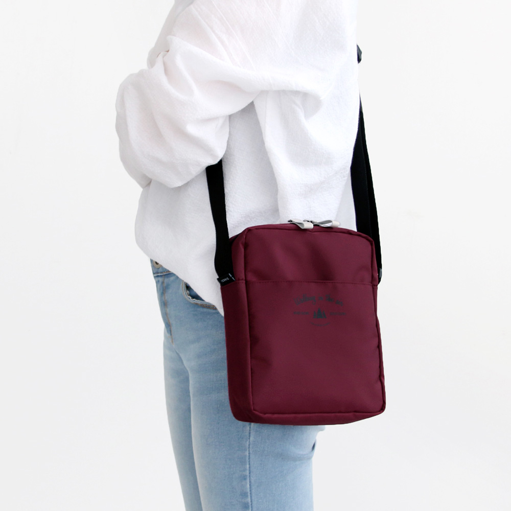 아이코닉 보이저백 버건디(여행 가방 캐리어 보조 여행용 크로스 미니 여자 나일론 트래블)