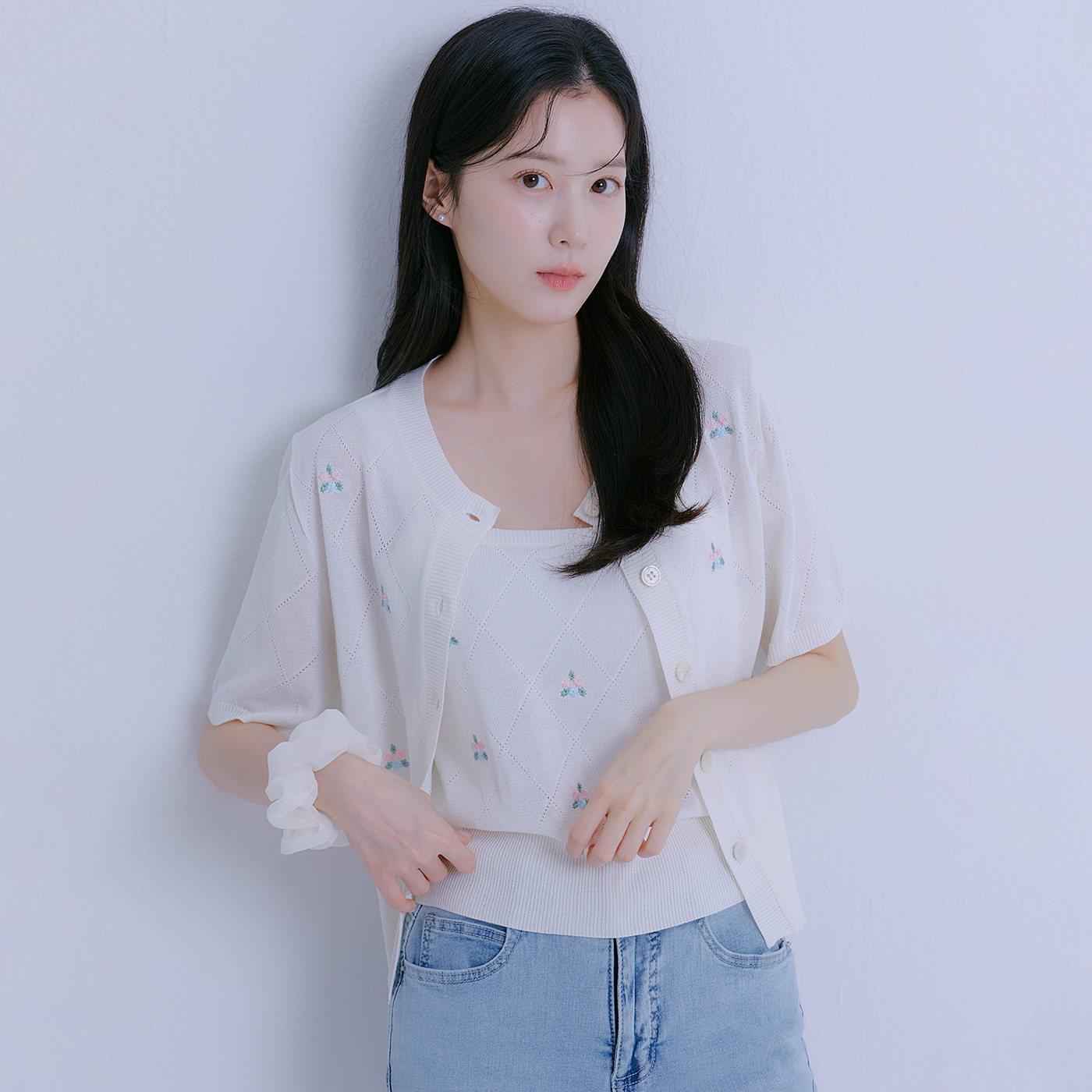 로엠 꽃자수 나시 RMVKE37RT1 - 상품 이미지