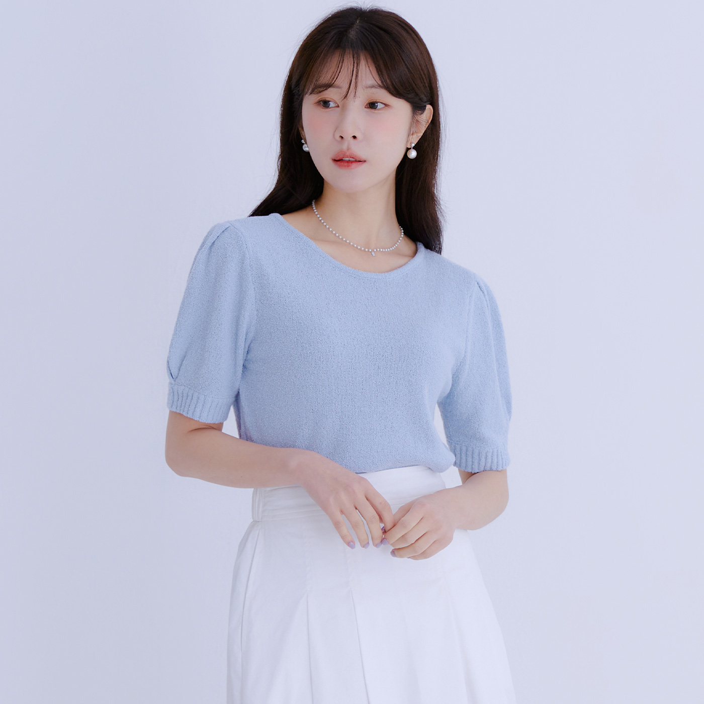 로엠 백리본 트임 스웨터 RMKAE25R19 - 상품 이미지