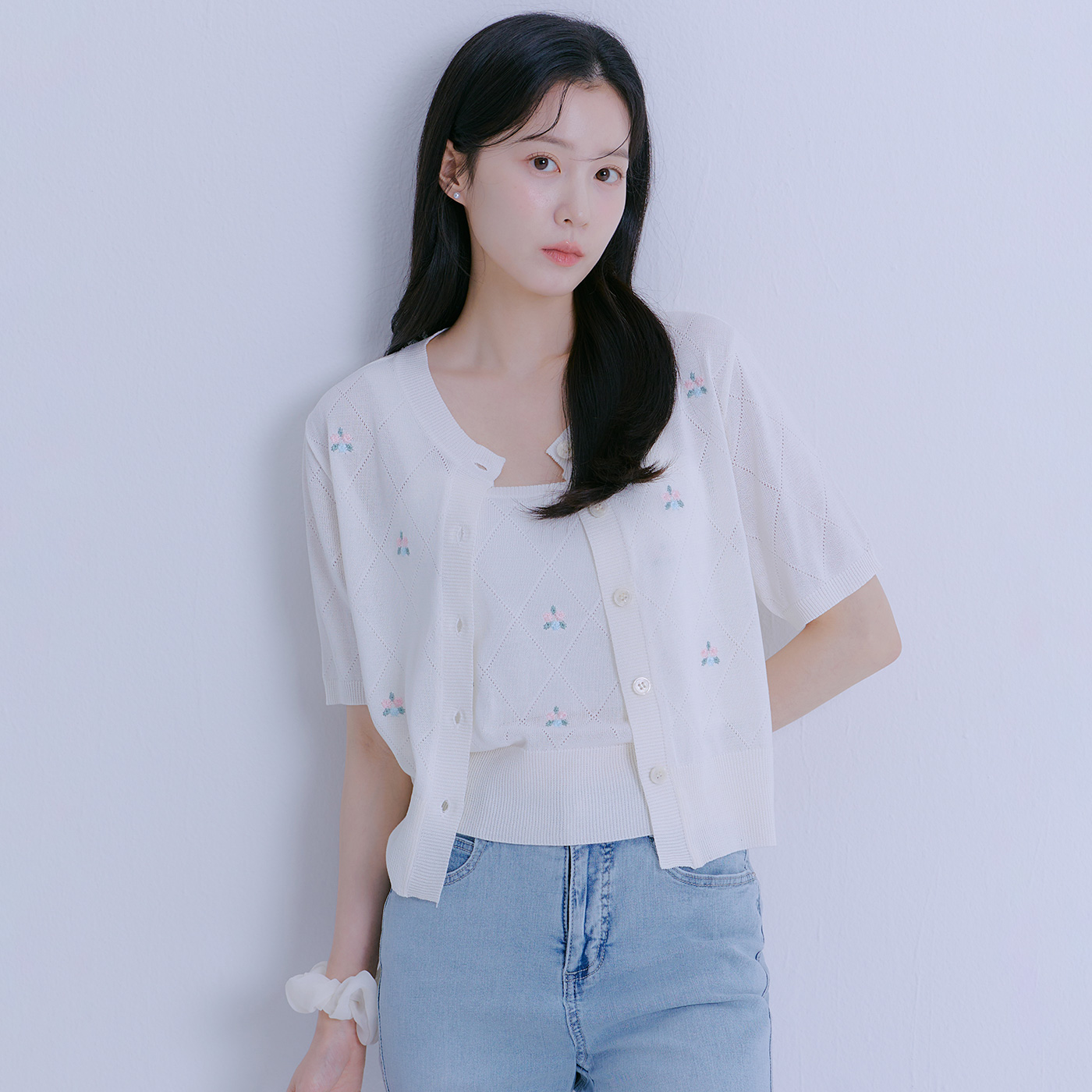 로엠 꽃자수 반팔 가디건 RMCKE37RT1