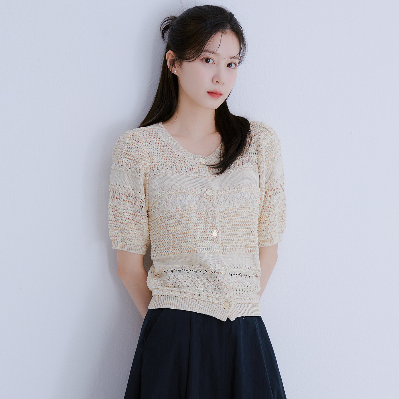 로엠 크로셰 라운드넥 금장 가디건 RMCKE37RT3 - 상세 이미지 2