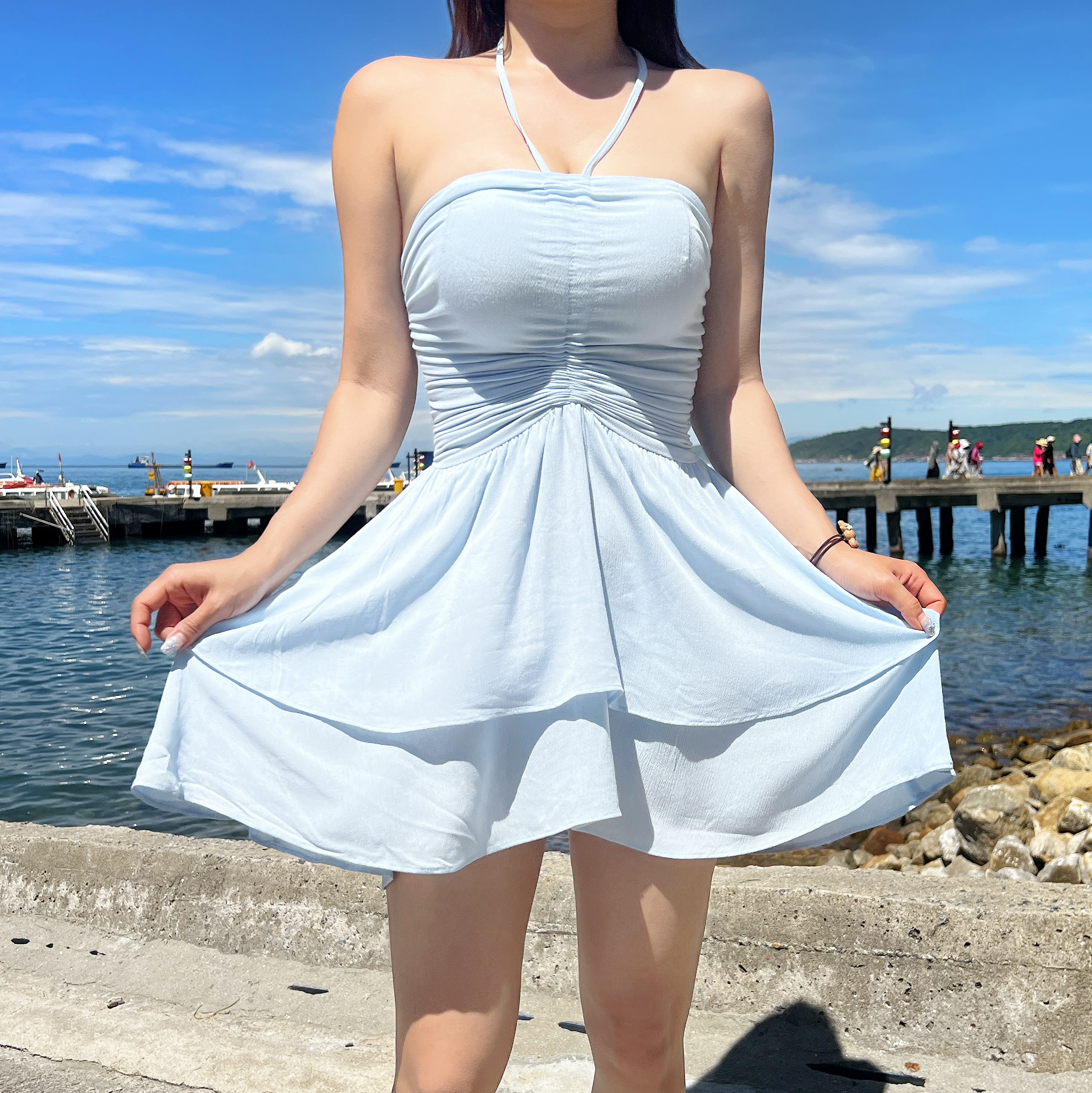 하늘하늘 홀터넥 셔링 프릴 여름 바캉스 오프숄더 미니원피스 2color - 상세 이미지 2