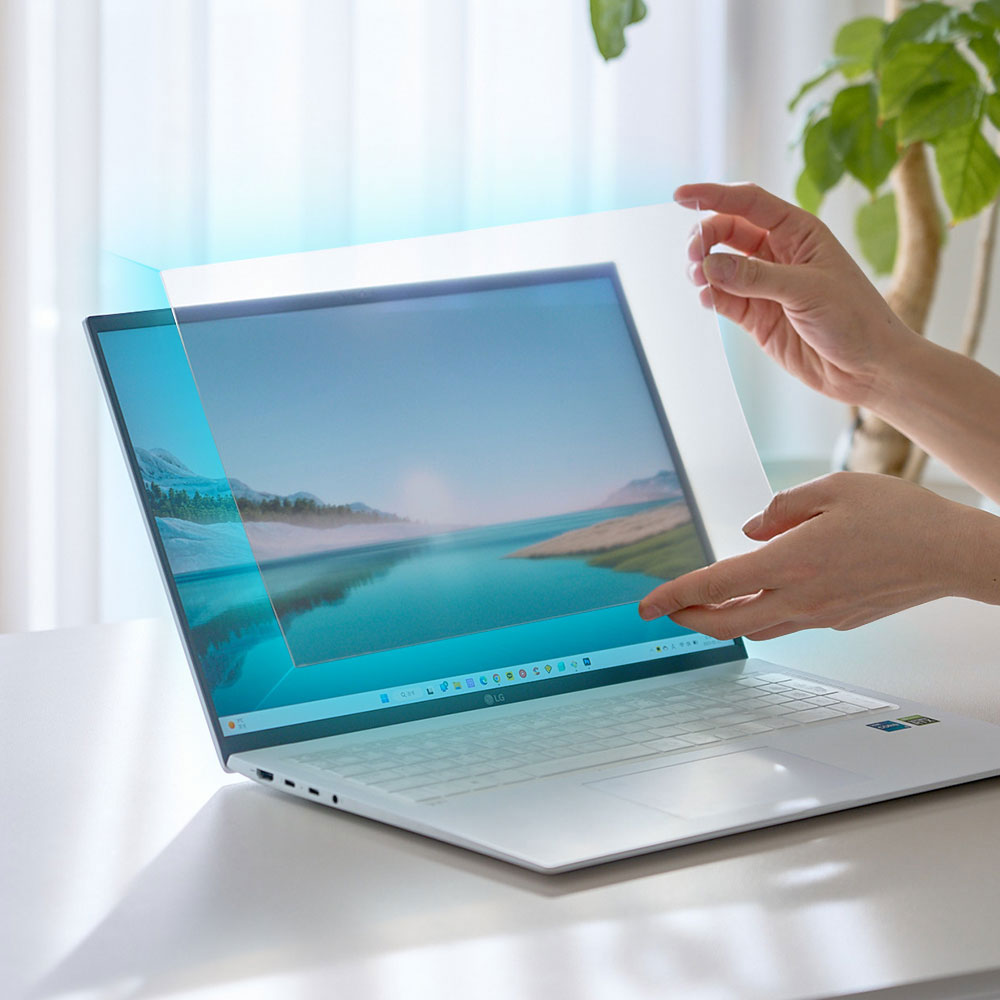 아이오랩스 국산 노트북 시력보호필름 블루라이트차단 액정 화면보호기 그램 BLF 13.3W - 상품 이미지