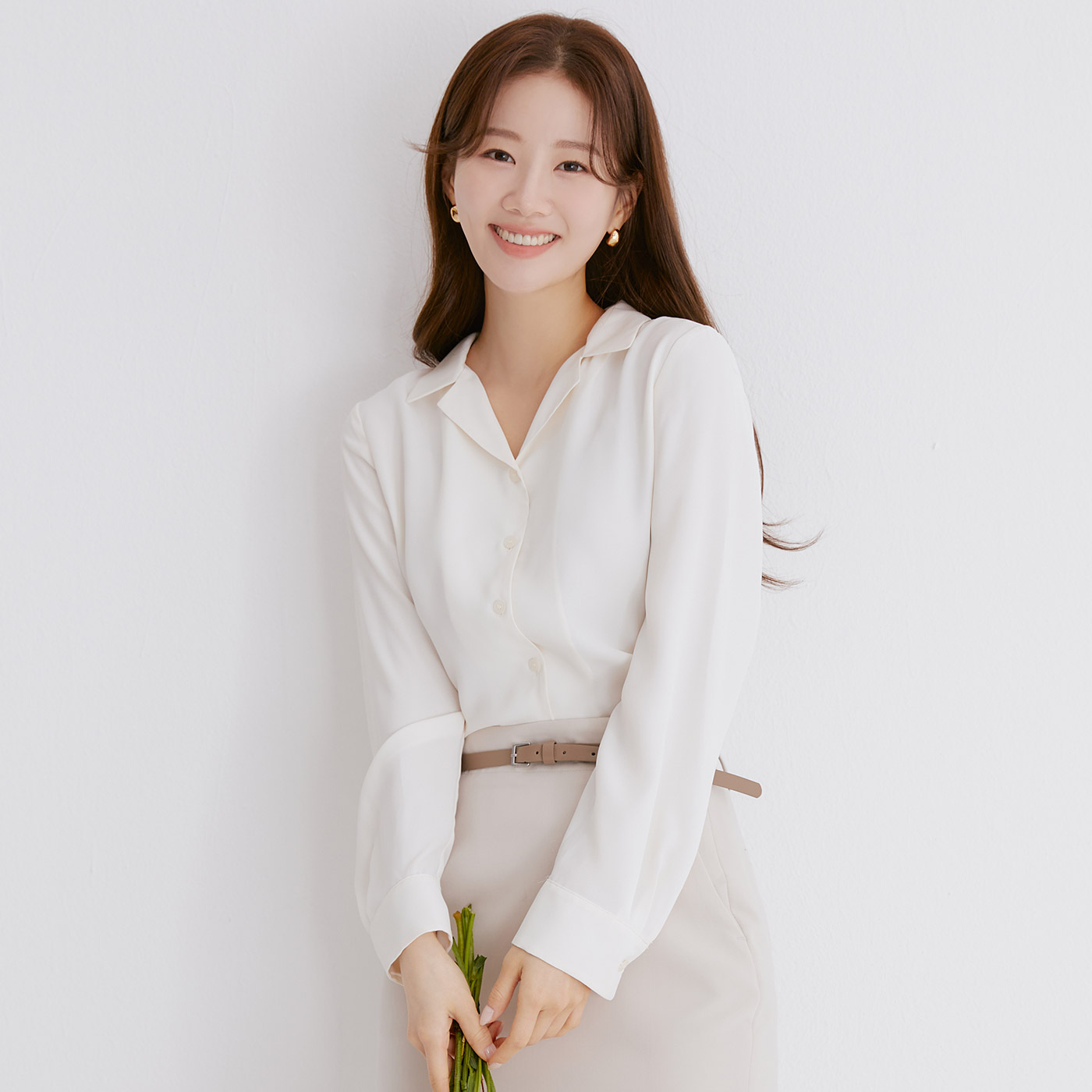 로엠 베이직 오픈카라 블라우스 RMBLE23R01 : roem
