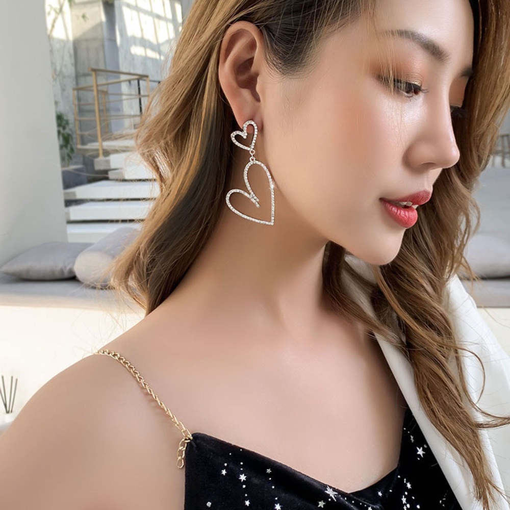 결혼 지옥 85화 박지민 귀걸이 하트 큐빅 패셔너블 의상 옷 패션 - 메인 이미지
