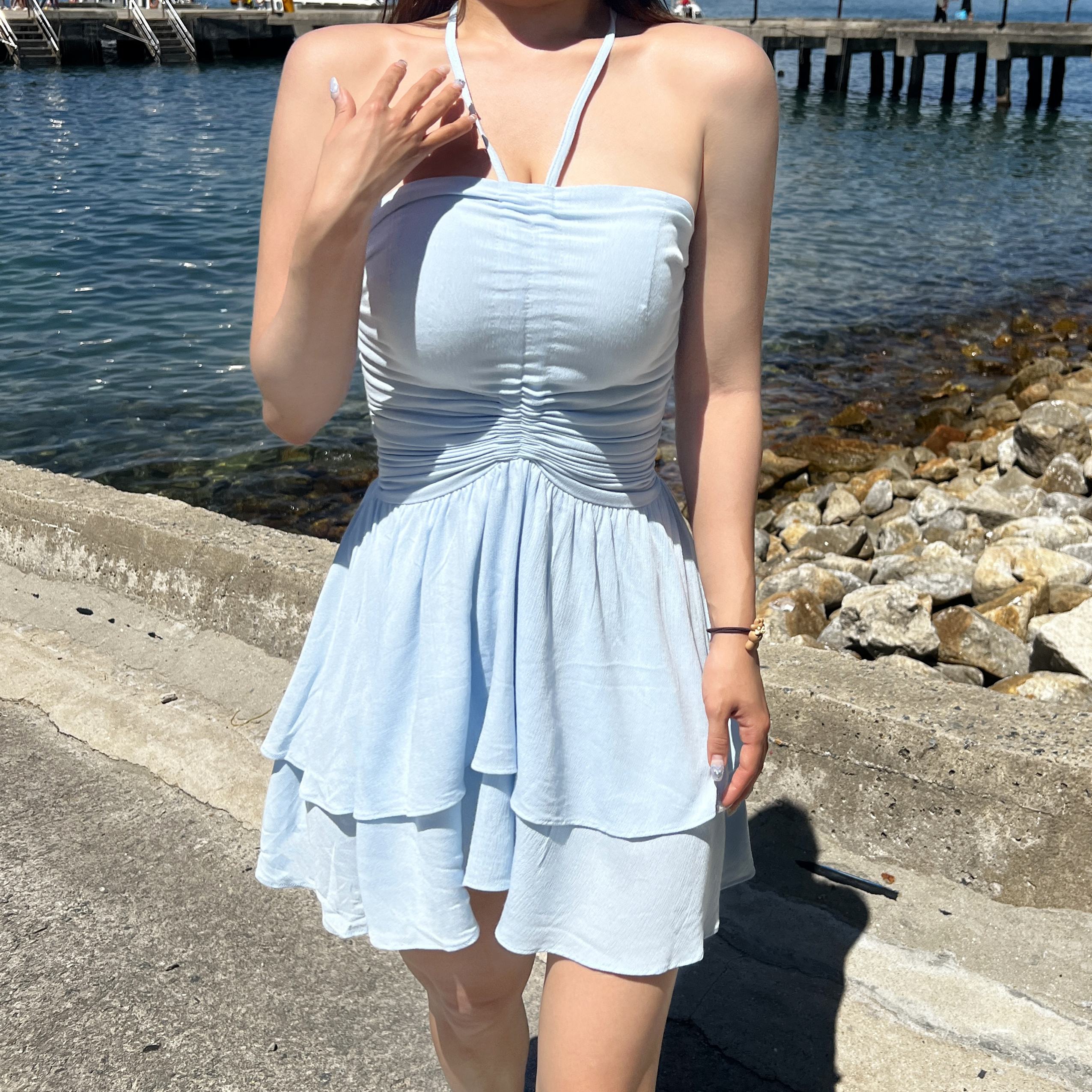 하늘하늘 홀터넥 셔링 프릴 여름 바캉스 오프숄더 미니원피스 2color - 상세 이미지 3