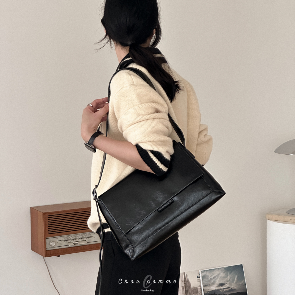 미니멀 플랩 숄더백 L 대학생 직장인 데일리 가죽 아이패드 가방 빅백 - 상세 이미지 3