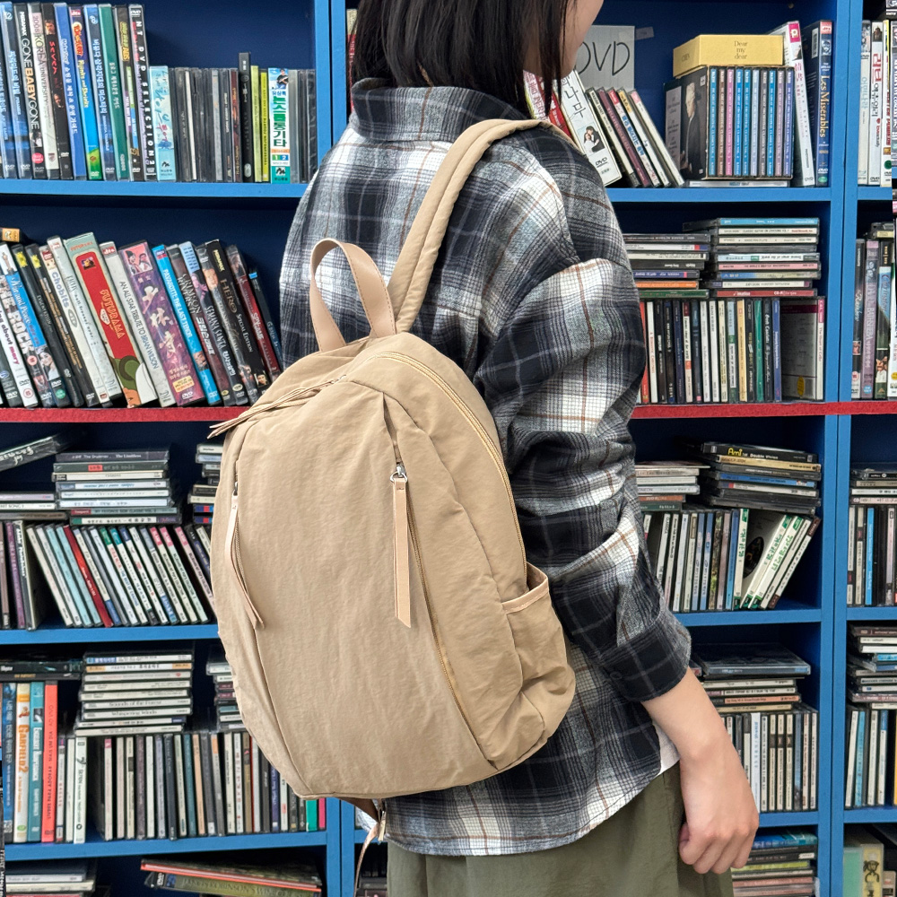 가벼운 베이직 백팩 엄마 할머니 초경량 등에메는 가방 나들외 외출 아담한 미디엄 백팩 - 상품 이미지