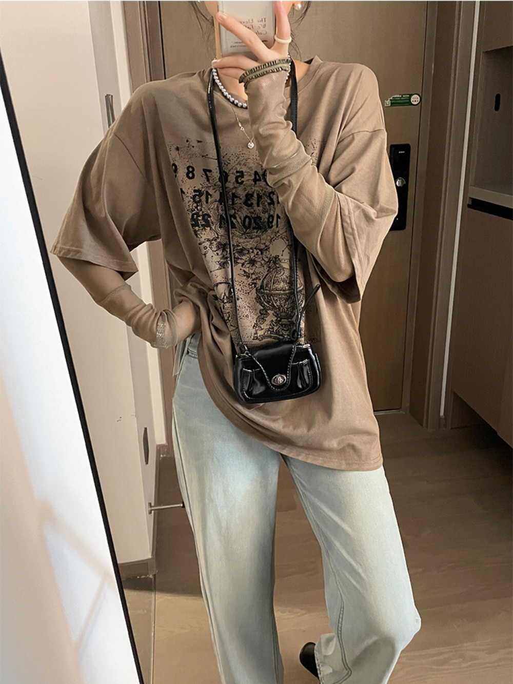 반팔 메쉬 티셔츠 레이어드 롱슬리브 여자연예인 뮤직비디오 패션 아이돌 힙한 그레이 3컬러 - 상세 이미지 5