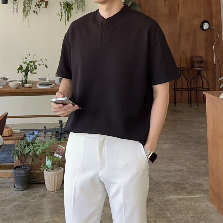 모던한 헨리넥 반팔티
