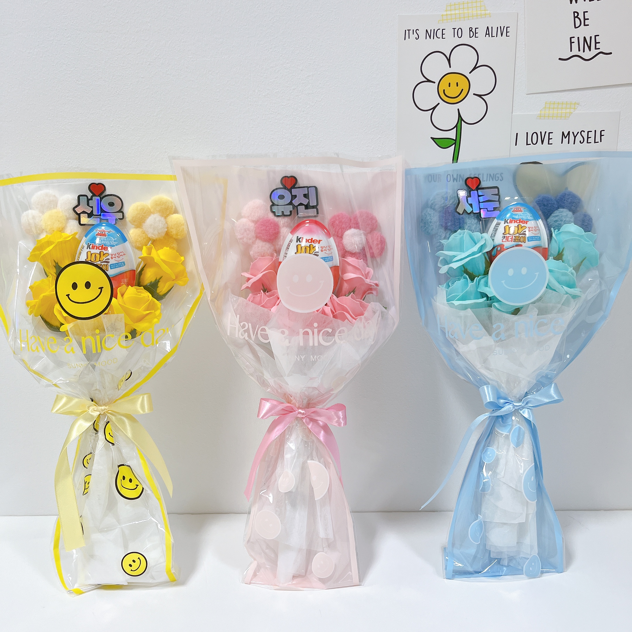 빅스마일 킨더조이 꽃다발 발표회 졸업식 입학식 단체꽃다발 노랑 여아용 이름토퍼 있음 - 상세 이미지 3