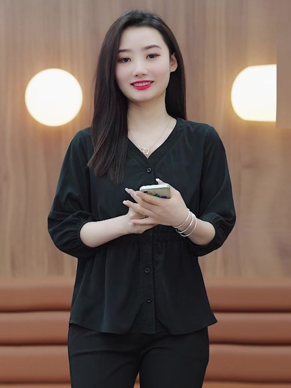 브이넥 7부 블라우스 빅사이즈 뱃살커버 오피스룩 클래식 모던 중년여성 패션 화이트 블랙 - 상세 이미지 2