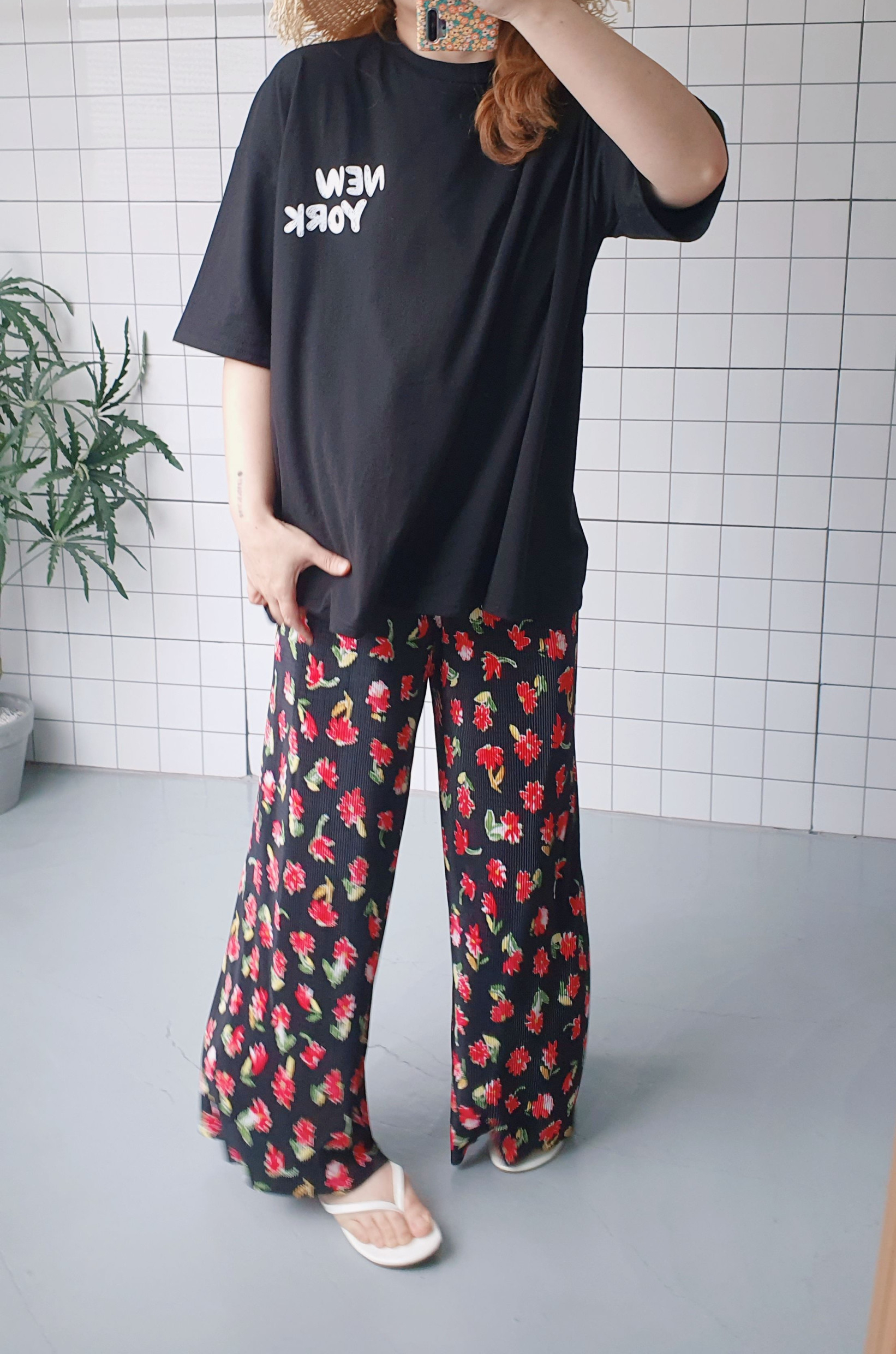 남녀공용 오버핏 박시한 낙서 티셔츠 - 상세 이미지 4