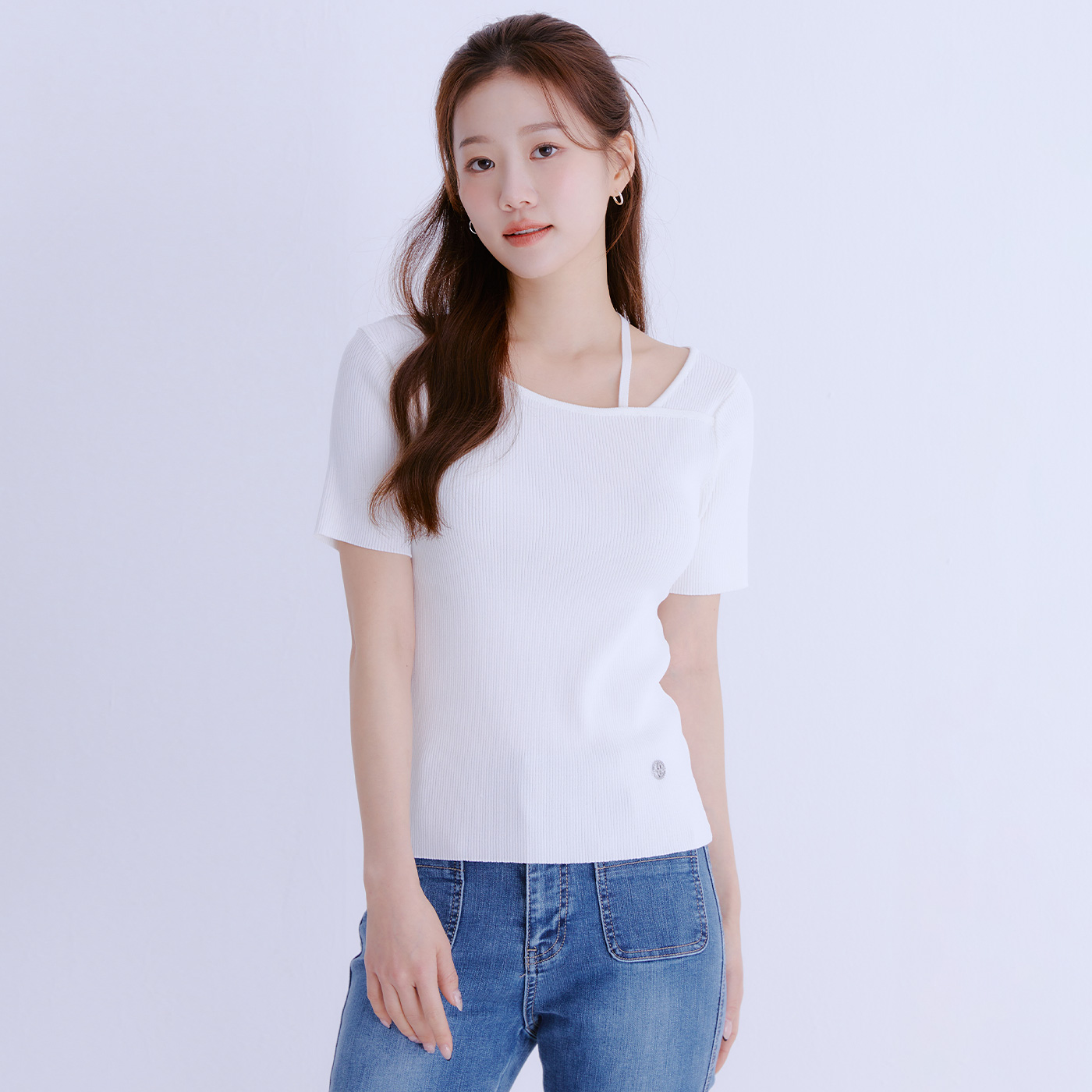 로엠 언발넥 스트랩 반팔 스웨터 RMKAE25R20 - 상품 이미지