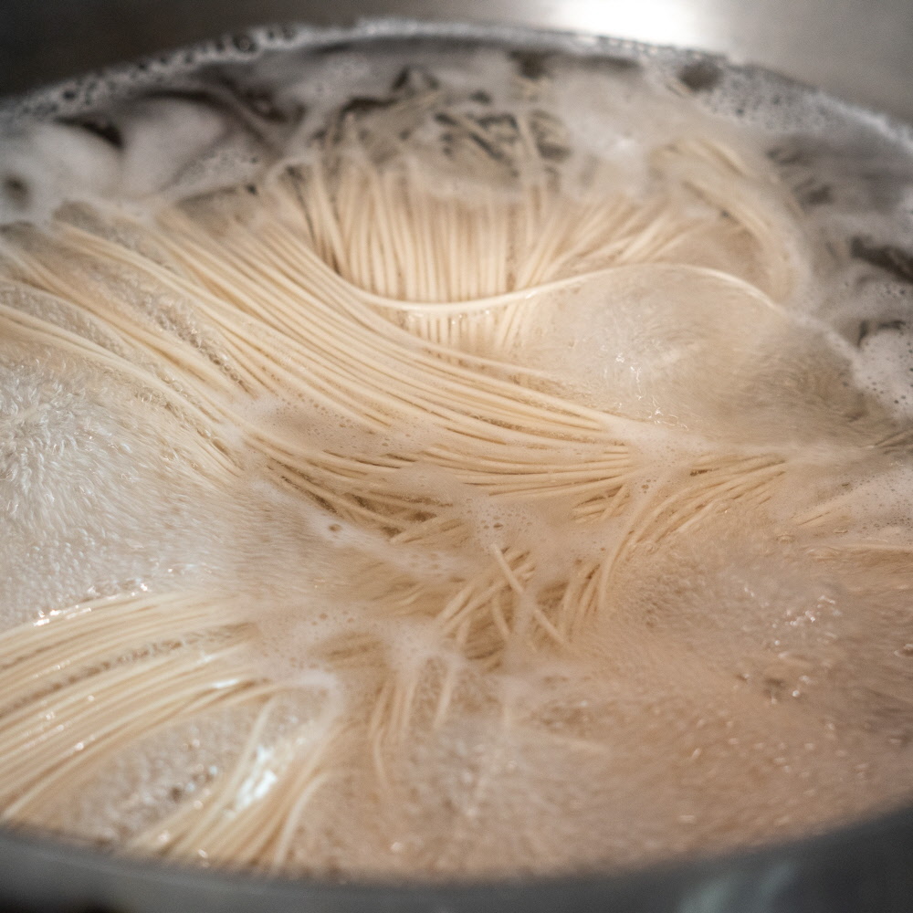 유기농 국산 [ 우리밀국수 400g 건면 소면 ] 초계 비빔 잔치 멸치 여름 국수면 요리 이미지 7