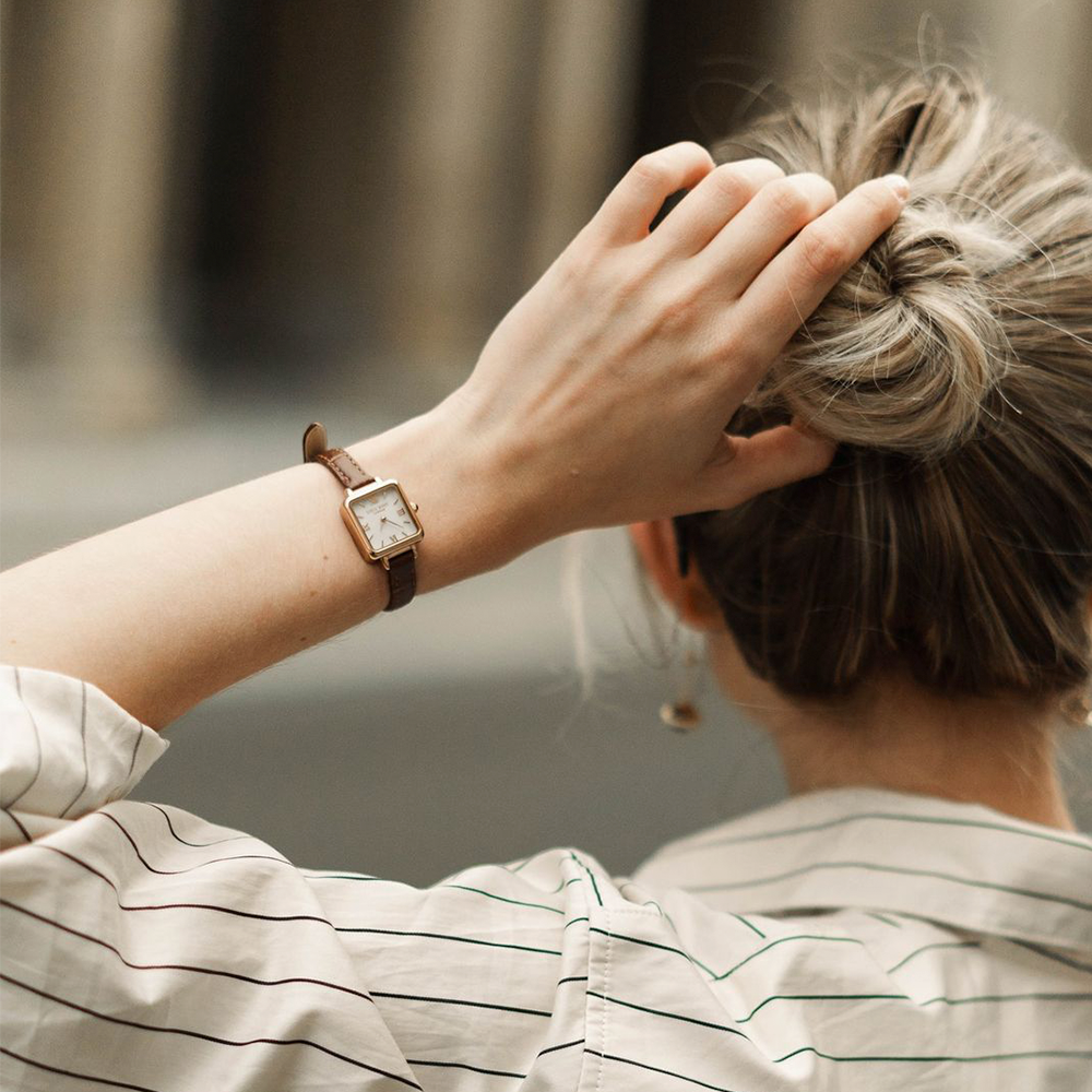 롤라로즈 Cube 마더오브펄 브라운 레더 여자시계 LR2230